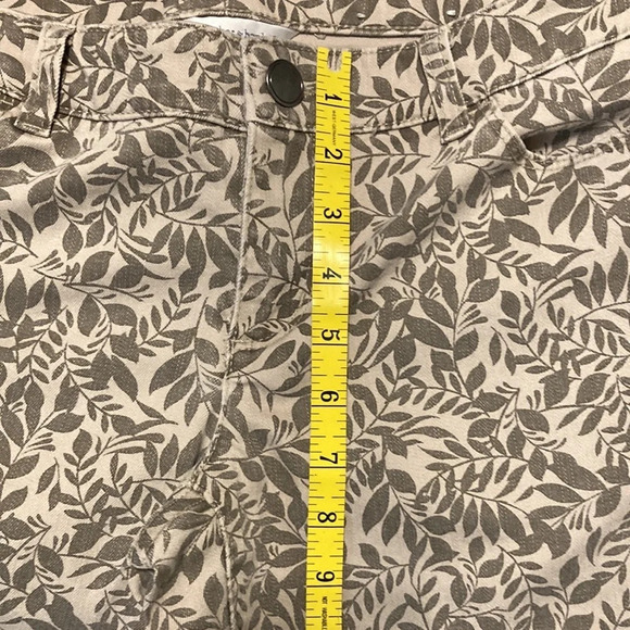 NWOT Christopher & Banks neutral leaf patterned denim capris 4P - Picture 5 of 15